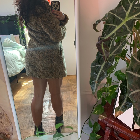 Double-Breasted Cheetah Print Faux Fur - Picture 3 of 4